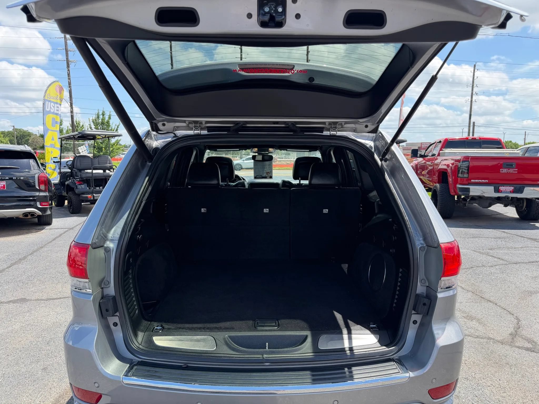 Used 2020 Jeep Grand Cherokee Overland AWD/4WD image 20