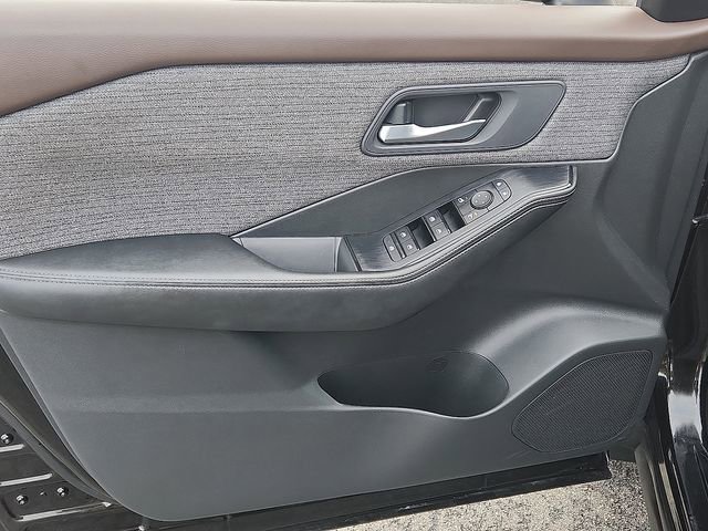 Used 2022 Nissan Rogue SV image 12