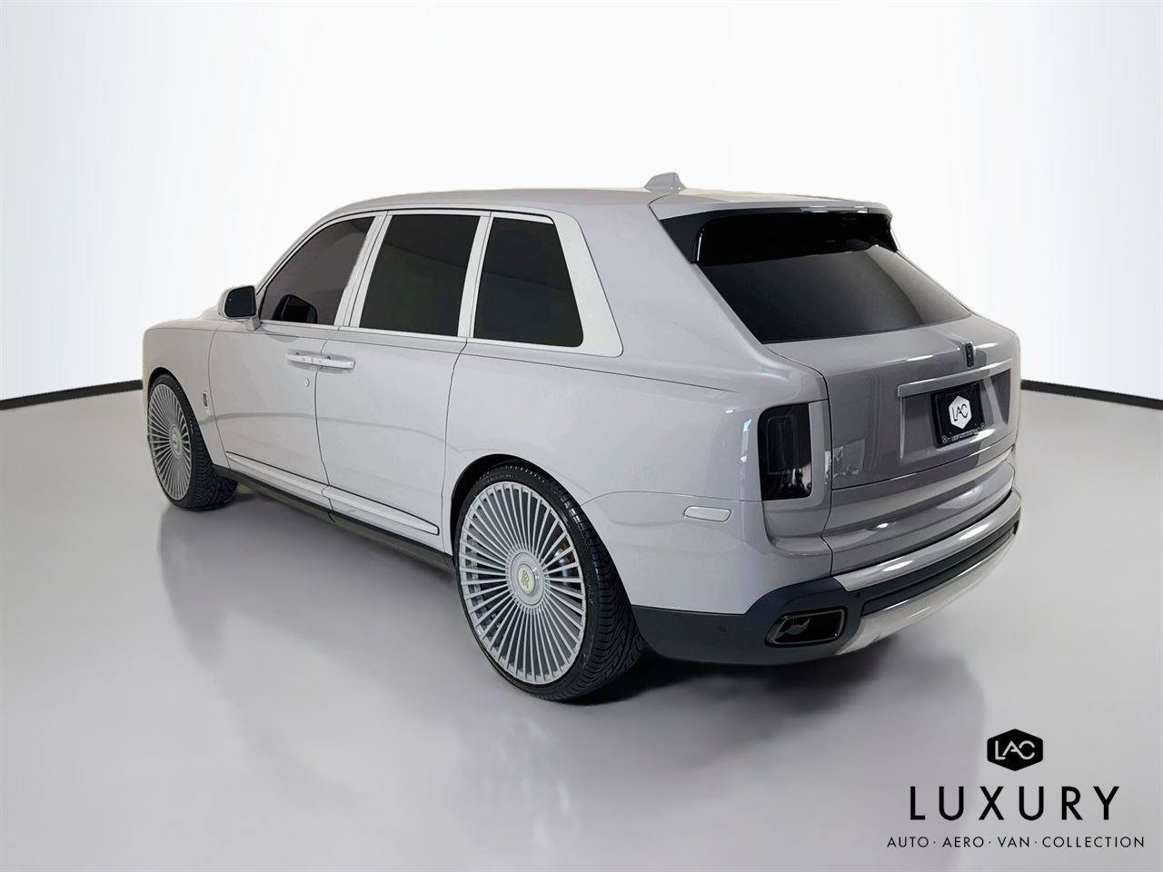 Used 2024 Rolls-Royce Cullinan Black Badge w/ Leather Finishing Pack AWD/4WD image 8