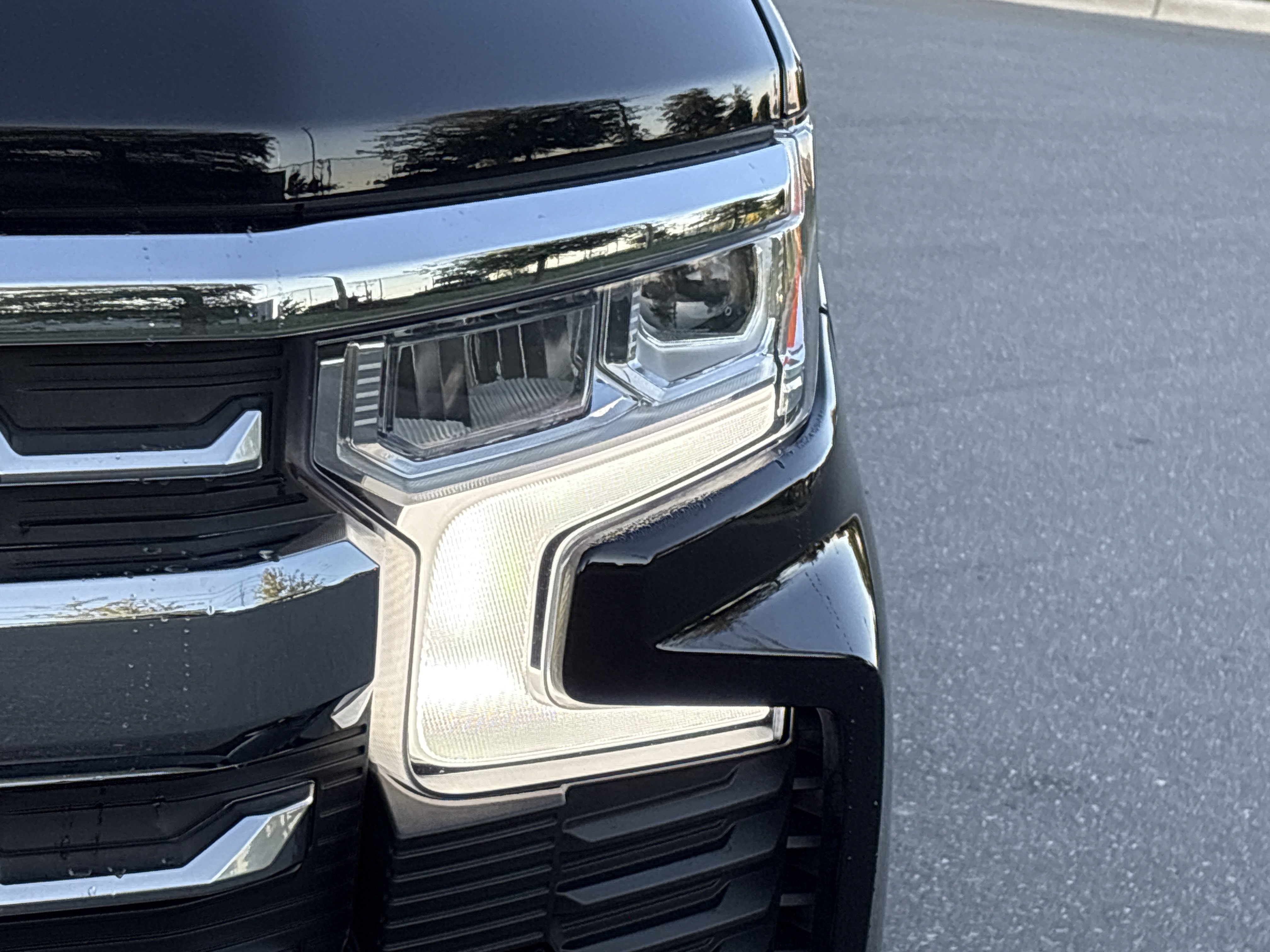 Used 2025 Chevrolet Silverado 1500 LTZ w/ LTZ Convenience Package II AWD/4WD image 11