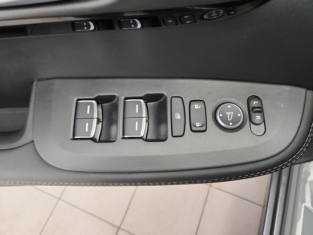 Certified 2025 Acura ADX FWD image 9