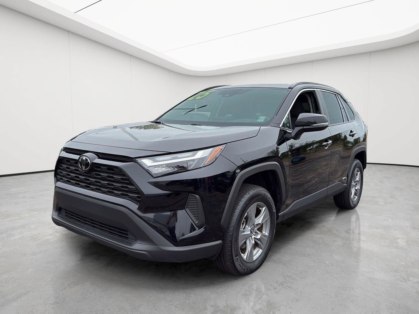 Used 2025 Toyota RAV4 XLE w/ Convenience Package AWD/4WD image 3