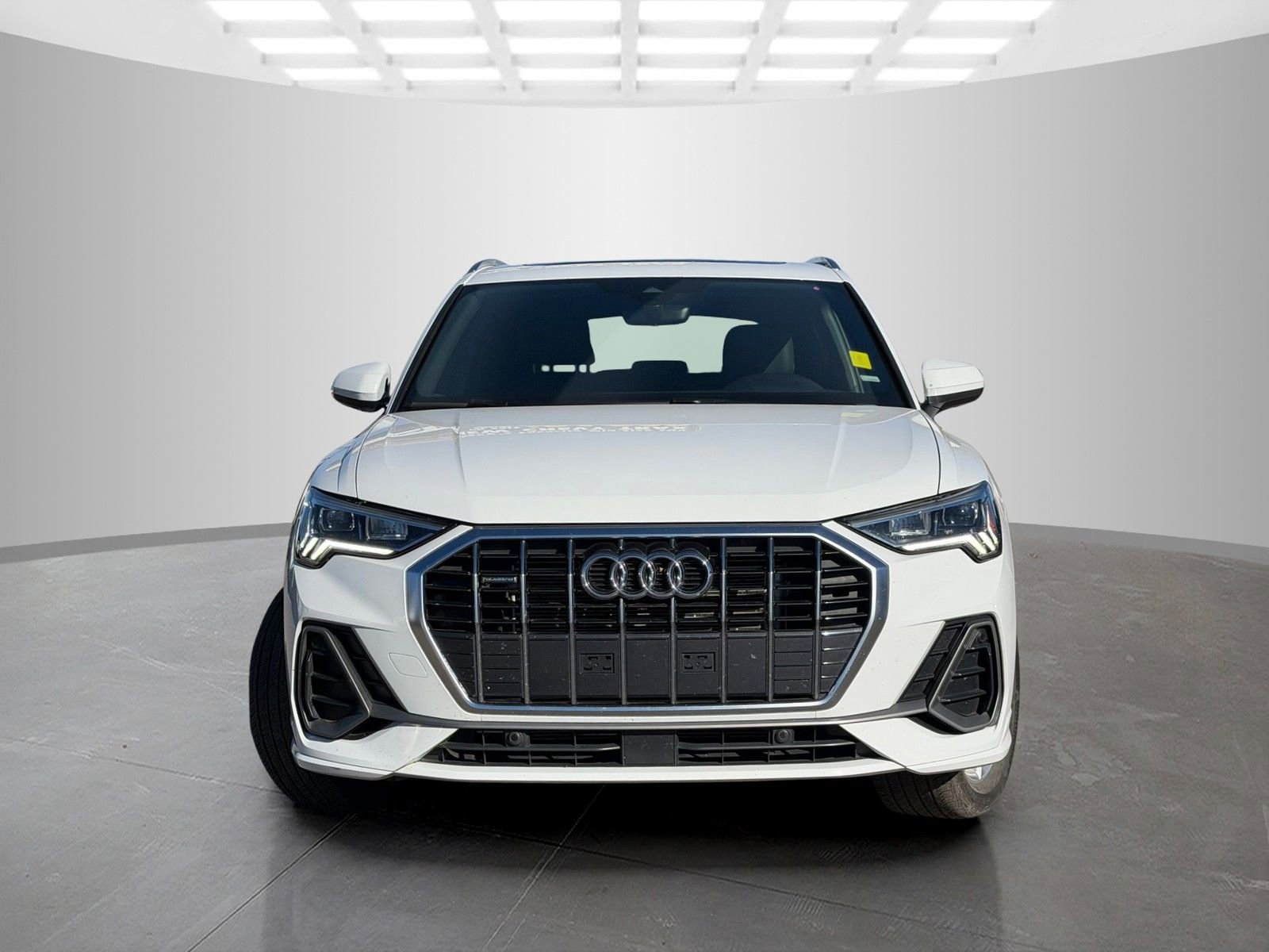 Used 2025 Audi Q3 2.0T Premium image 2