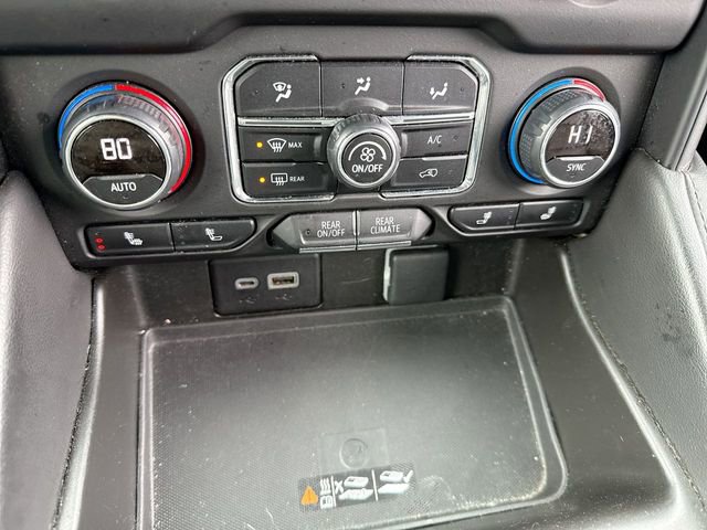 Used 2023 Chevrolet Suburban LT RWD image 19