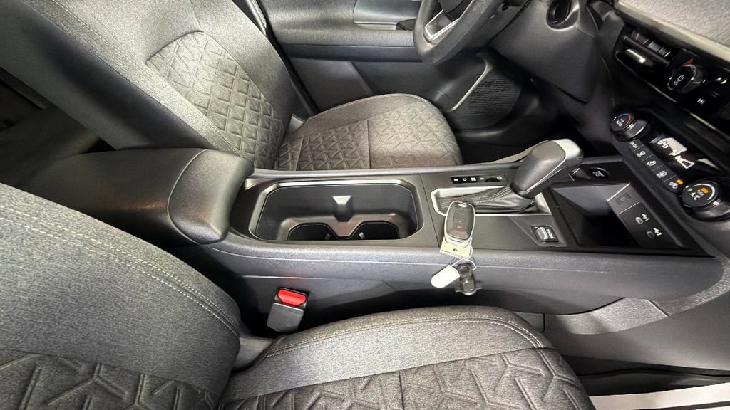 Used 2026 Nissan Kicks SV FWD image 34