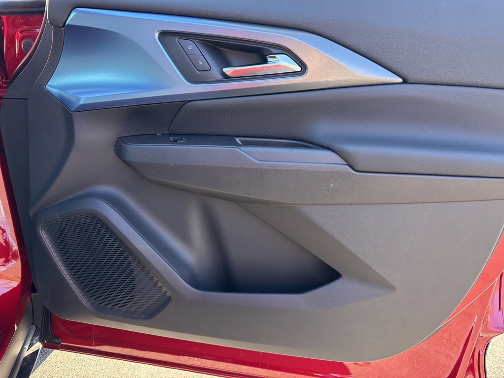 New 2026 Chevrolet Equinox EV LT image 9