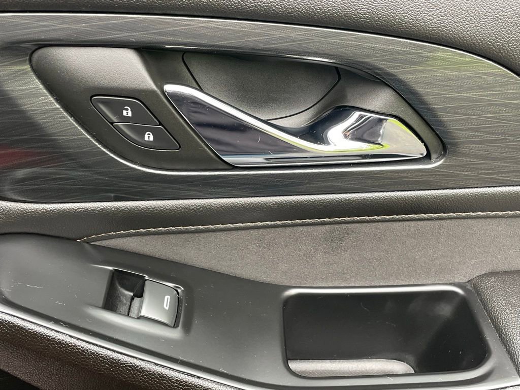 Used 2023 Chevrolet Traverse High Country w/ LPO, Floor Liner Package AWD/4WD image 16