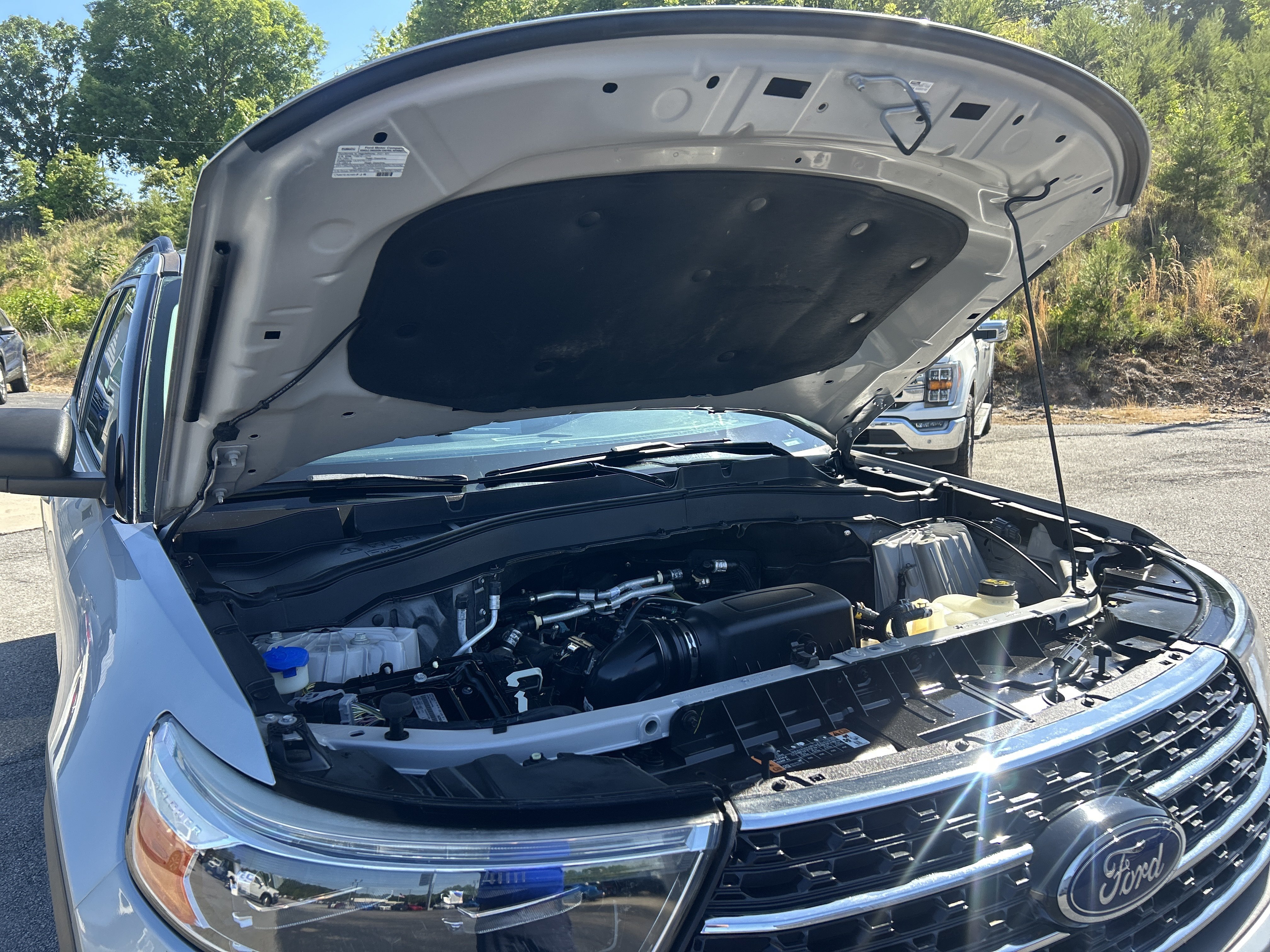 Used 2021 Ford Explorer XLT w/ Equipment Group 202A RWD image 10