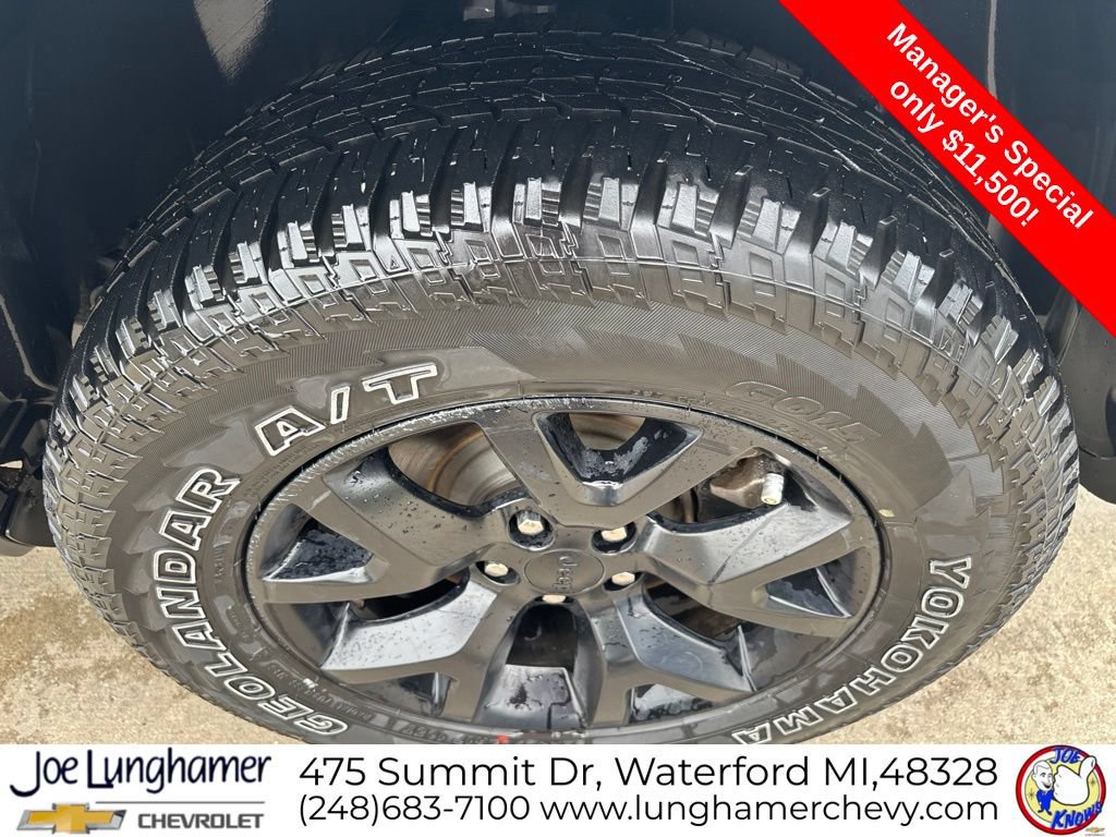 Used 2016 Jeep Cherokee Trailhawk w/ Comfort/Convenience Group AWD/4WD image 12