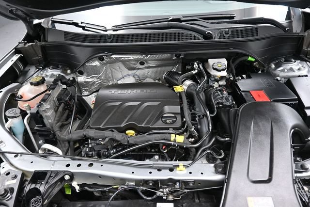 Used 2025 Chevrolet Trax LT FWD image 35