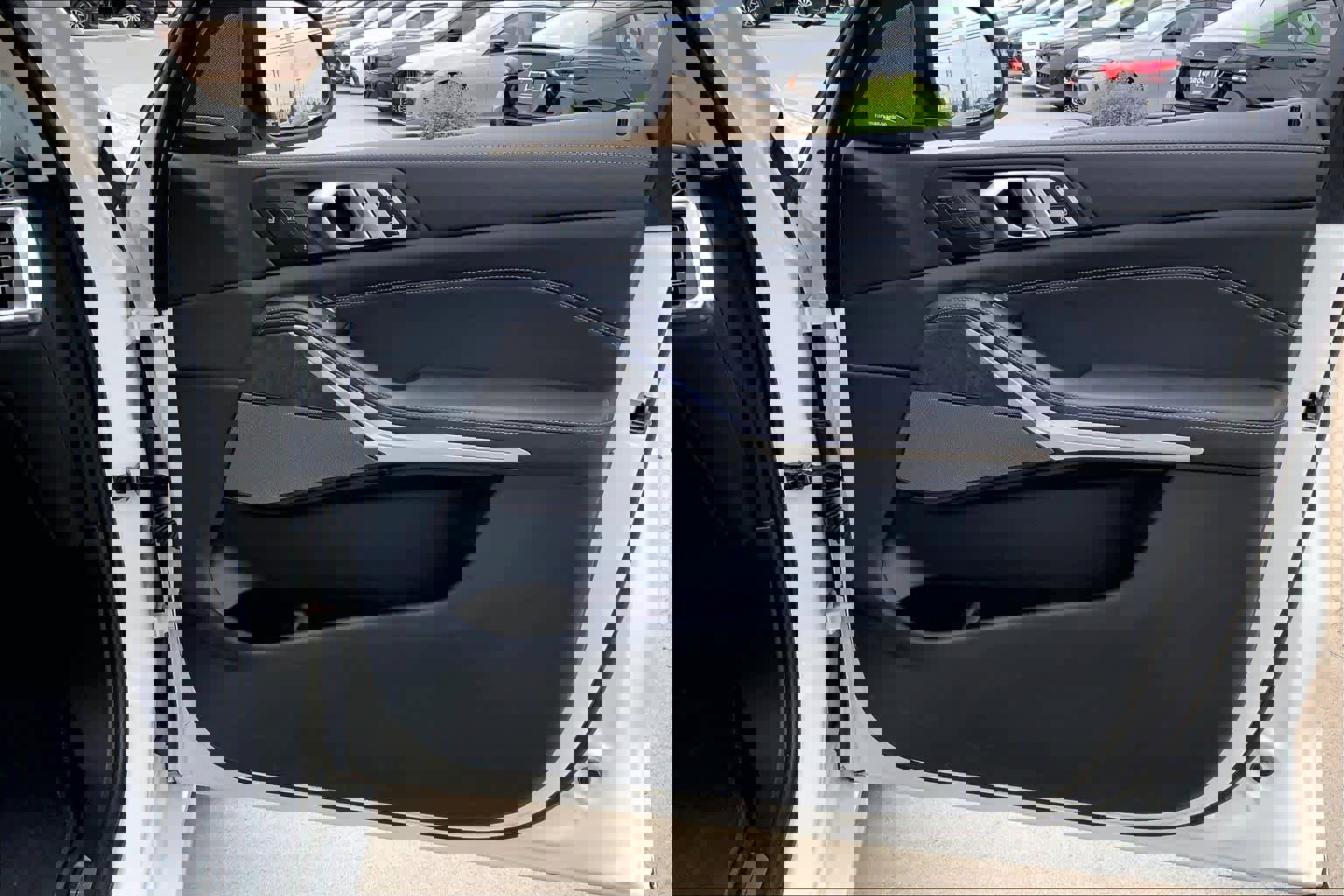 Used 2024 BMW X7 xDrive40i w/ Executive Package image 21