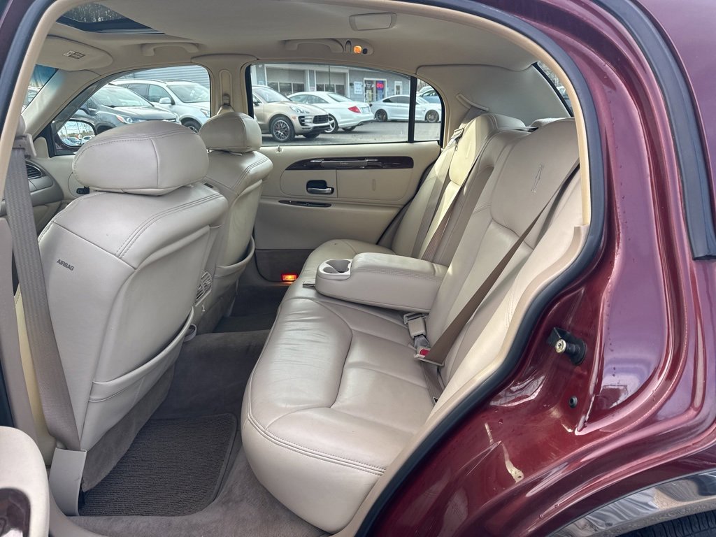 Used 2000 Lincoln Town Car Cartier image 38
