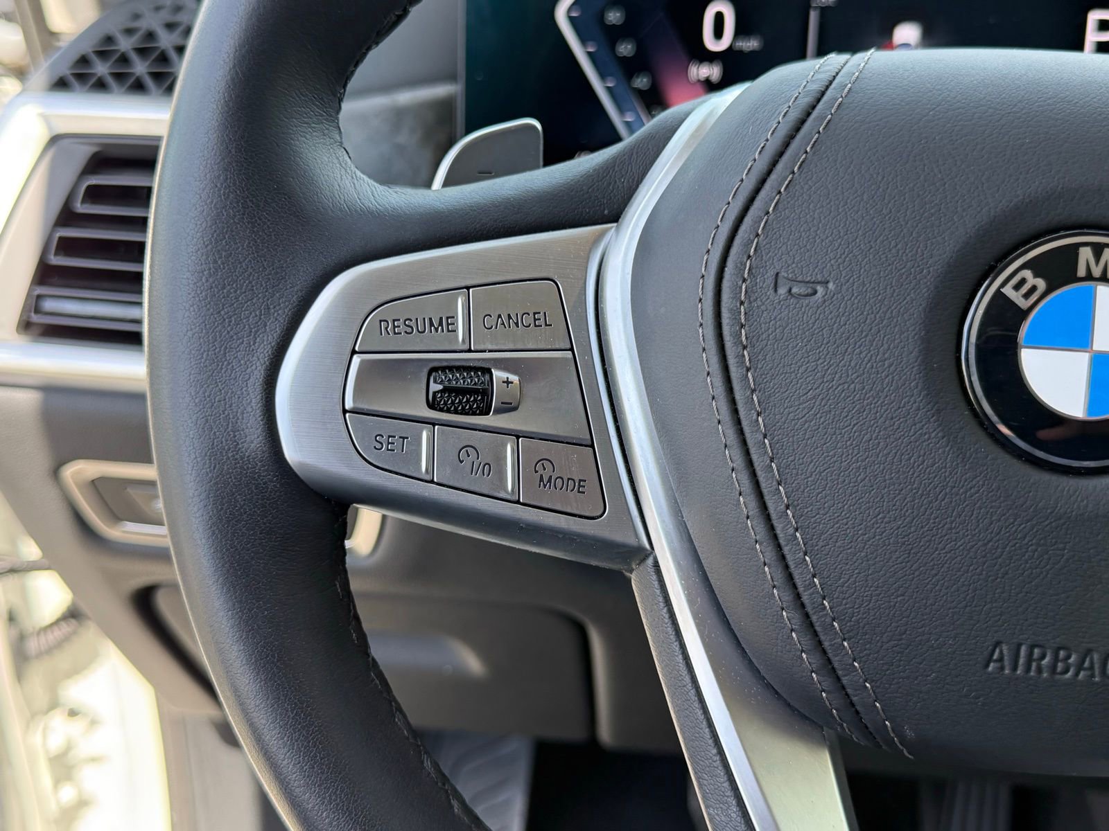 Used 2026 BMW X7 xDrive40i image 25