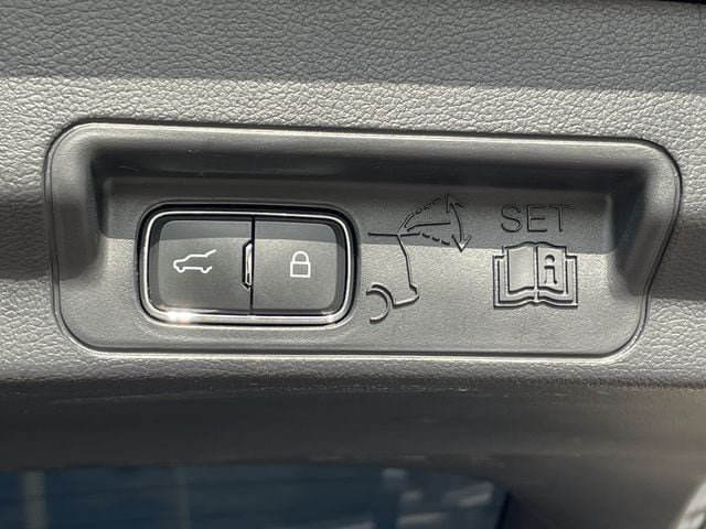 Used 2024 Ford Explorer Limited w/ Limited Technology Package RWD image 32