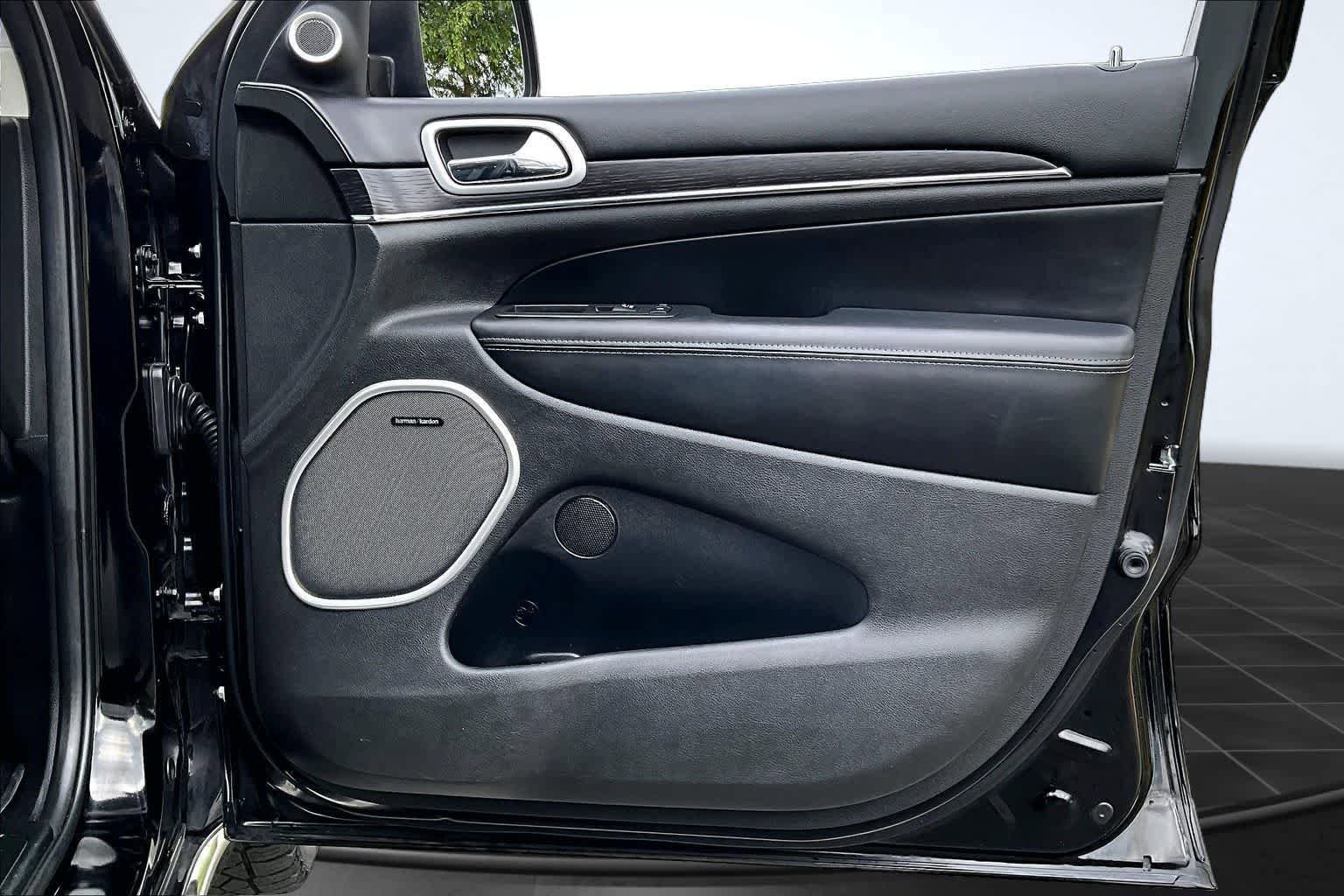 Used 2019 Jeep Grand Cherokee Summit AWD/4WD image 29