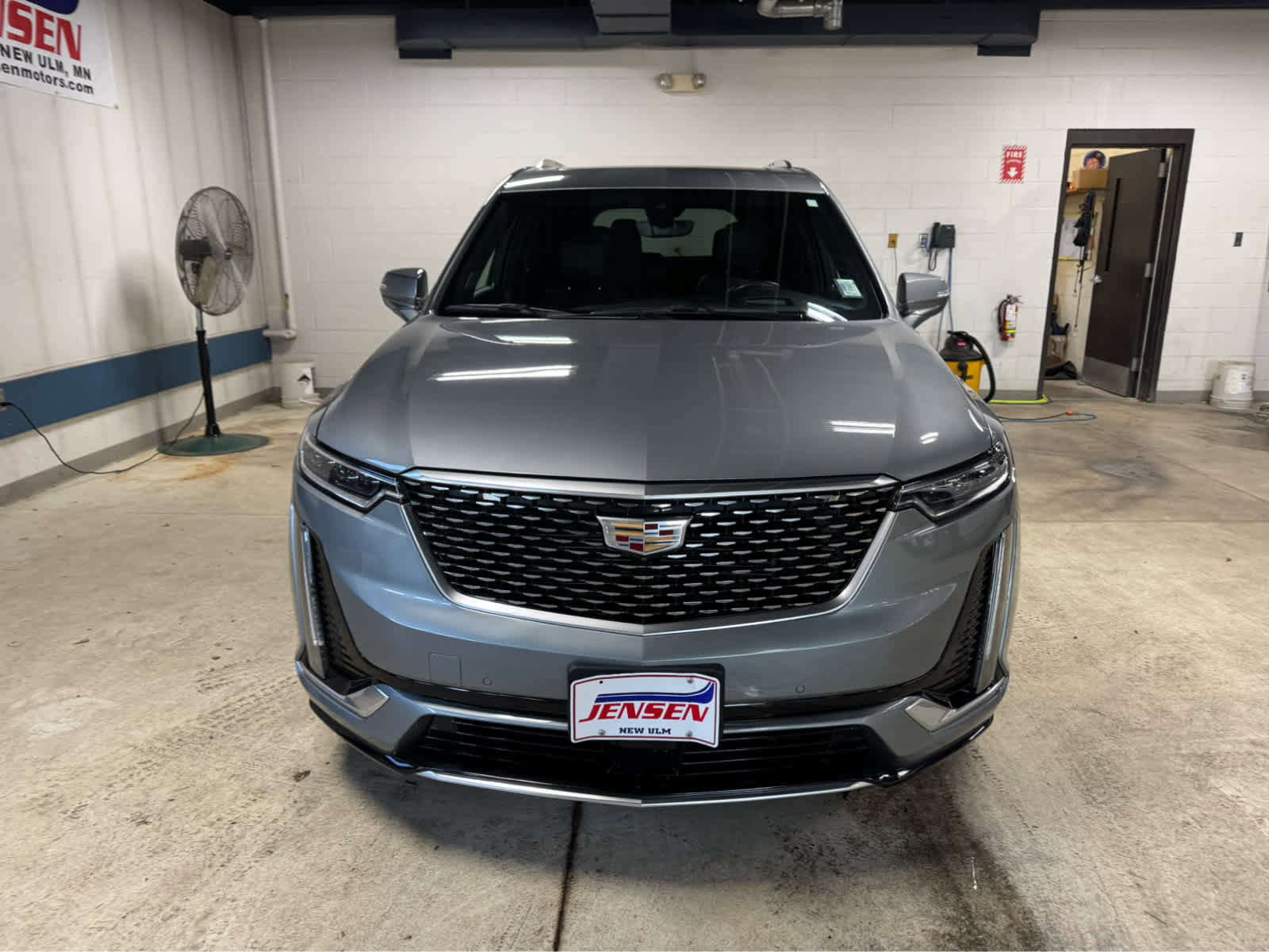 Used 2023 Cadillac XT6 Premium Luxury w/ Platinum Package image 2