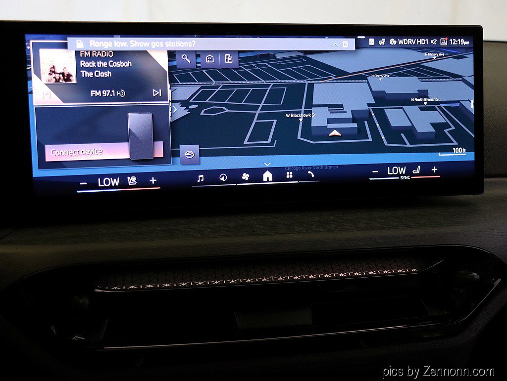 Used 2025 BMW 230i xDrive Coupe w/ Premium Package image 18