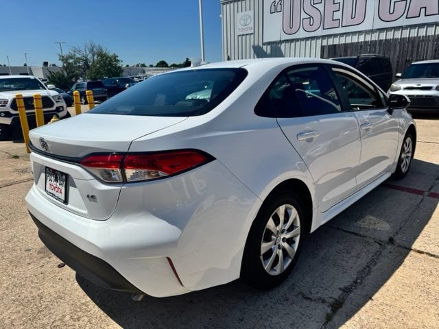 Used 2025 Toyota Corolla LE FWD image 5