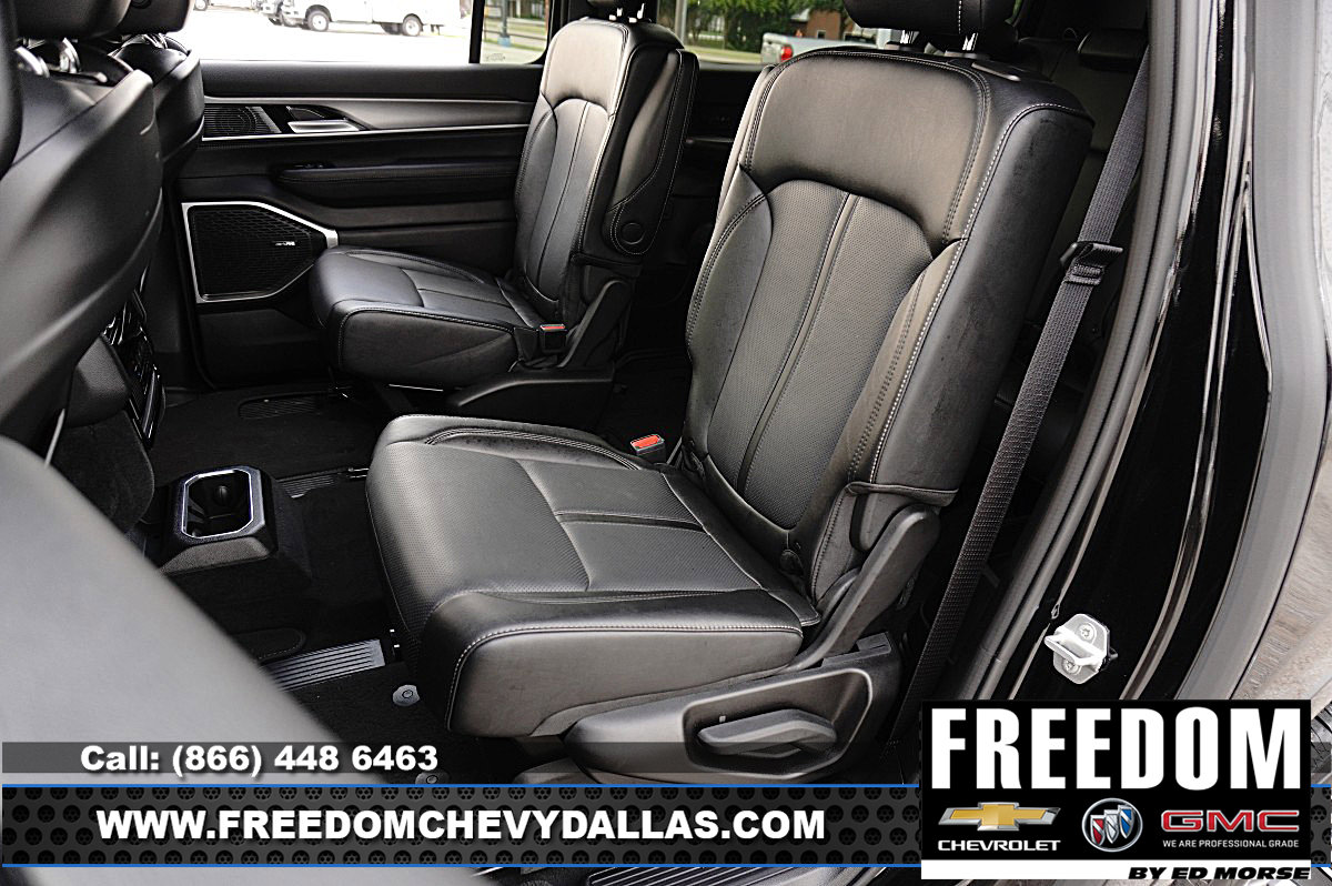 Used 2025 Jeep Wagoneer L Series II AWD/4WD image 10