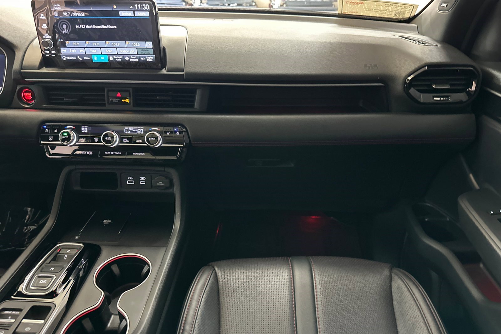 Used 2025 Honda Pilot Black Edition image 30
