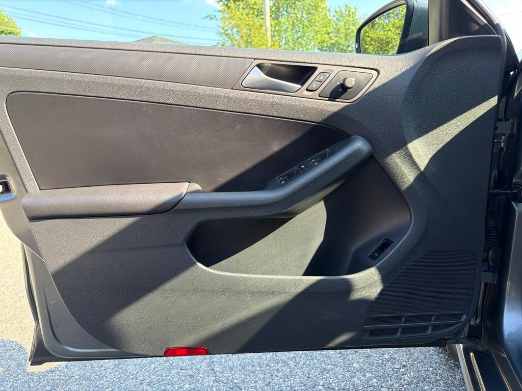 Used 2012 Volkswagen Jetta SE FWD image 12