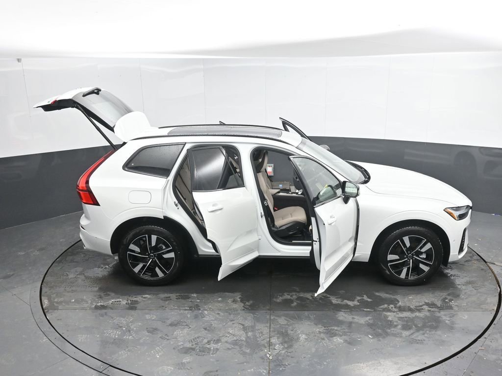 New 2026 Volvo XC60 B5 Plus w/ Protection Package Premier image 47