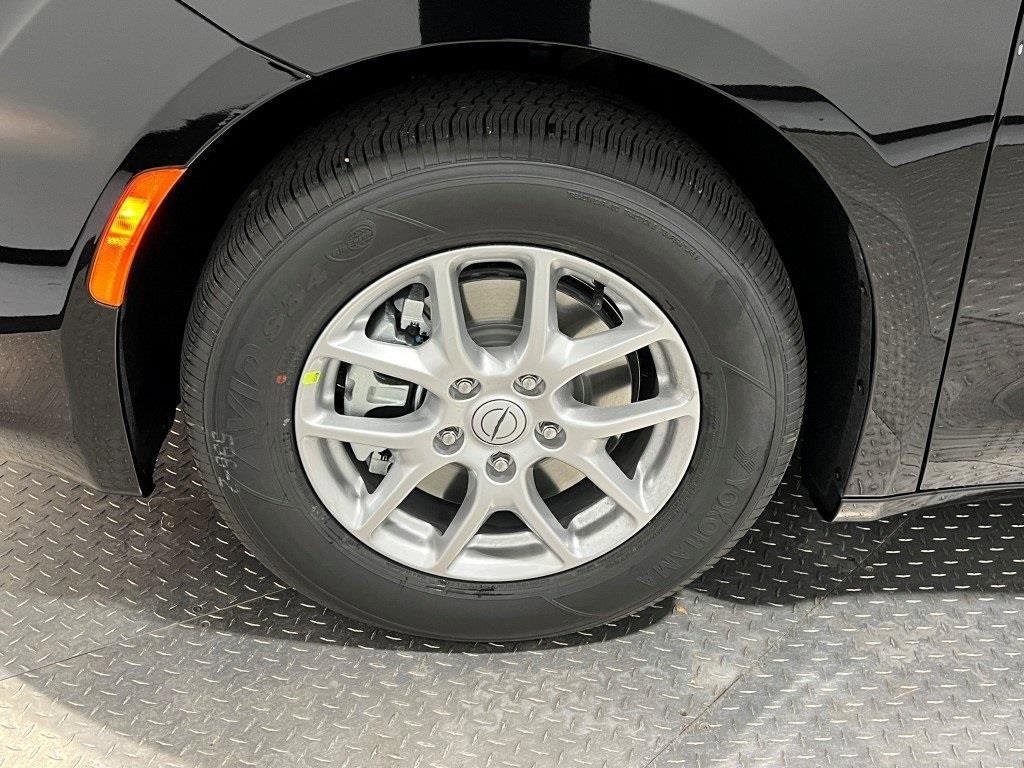 New 2026 Chrysler Voyager LX image 7