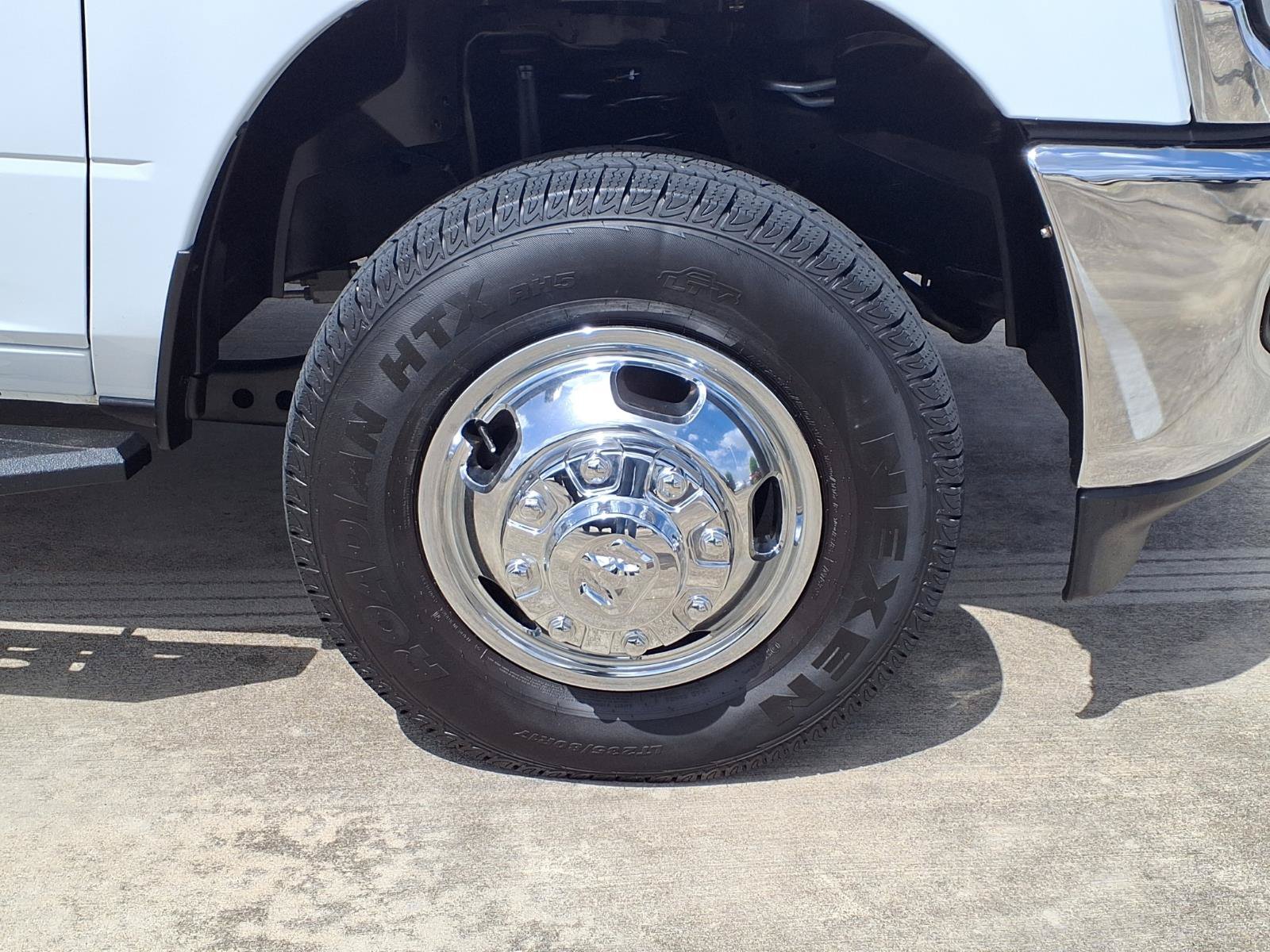 Used 2024 RAM 3500 Tradesman w/ Chrome Appearance Group AWD/4WD image 7