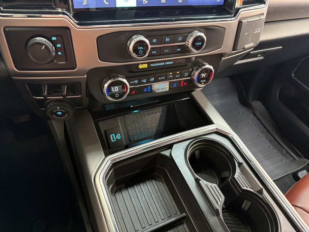 Used 2022 Ford F450 Platinum w/ FX4 Off-Road Package image 17