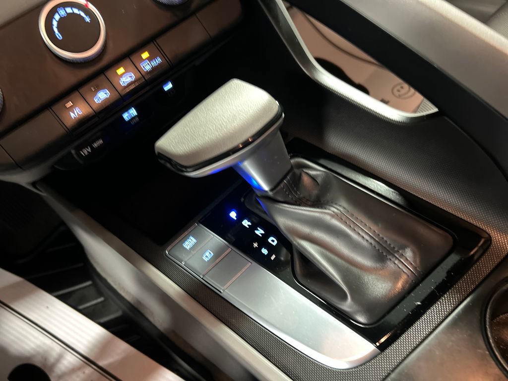 Used 2025 Hyundai Elantra SE image 18