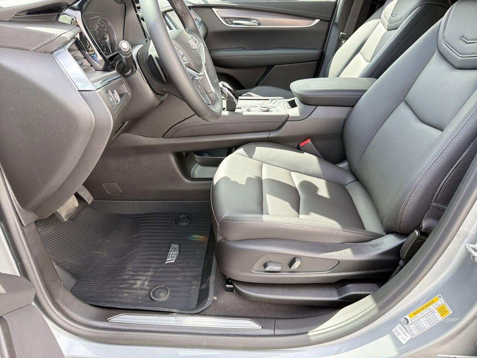 New 2026 Cadillac XT5 Luxury w/ LPO, Floor Liner Package AWD/4WD image 5