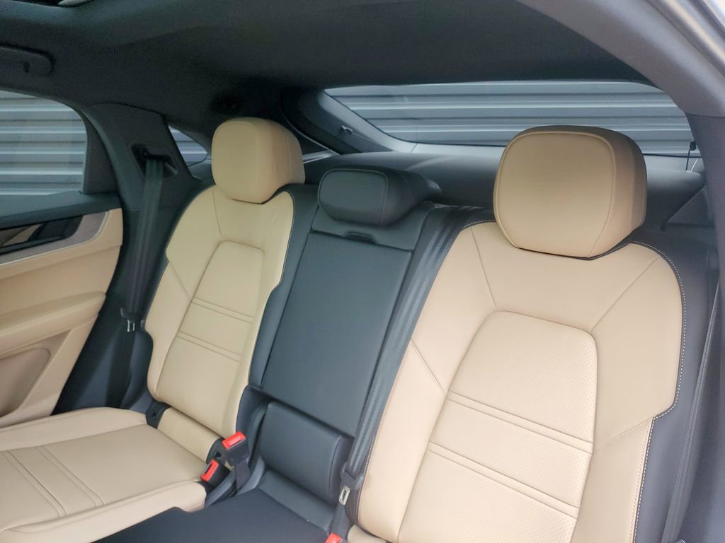 Certified 2025 Porsche Cayenne Coupe image 17