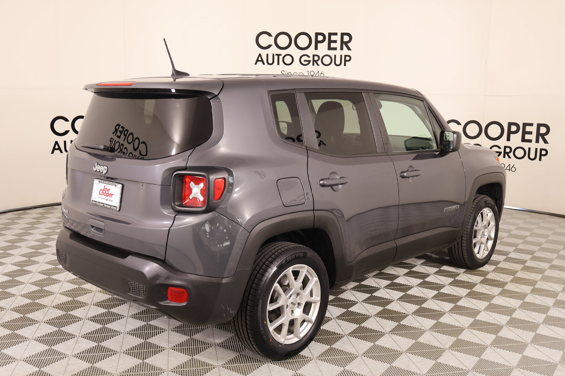 Used 2023 Jeep Renegade Latitude AWD/4WD image 20