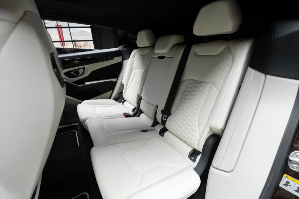 Used 2022 Lamborghini Urus AWD/4WD image 42