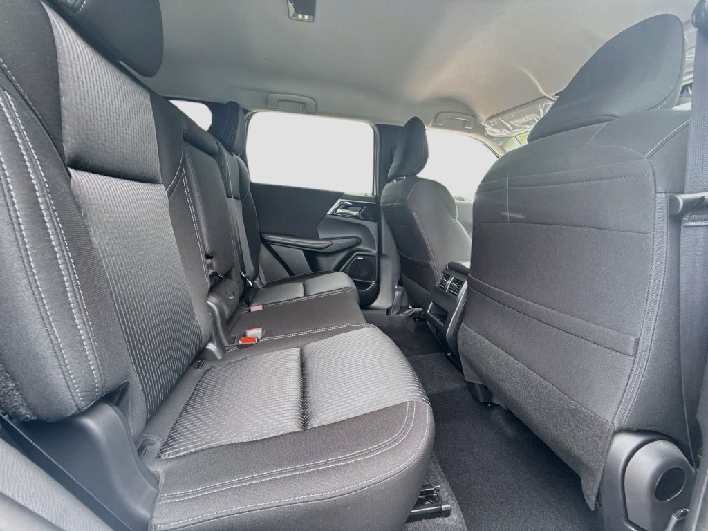 New 2026 Mitsubishi Outlander ES FWD image 28