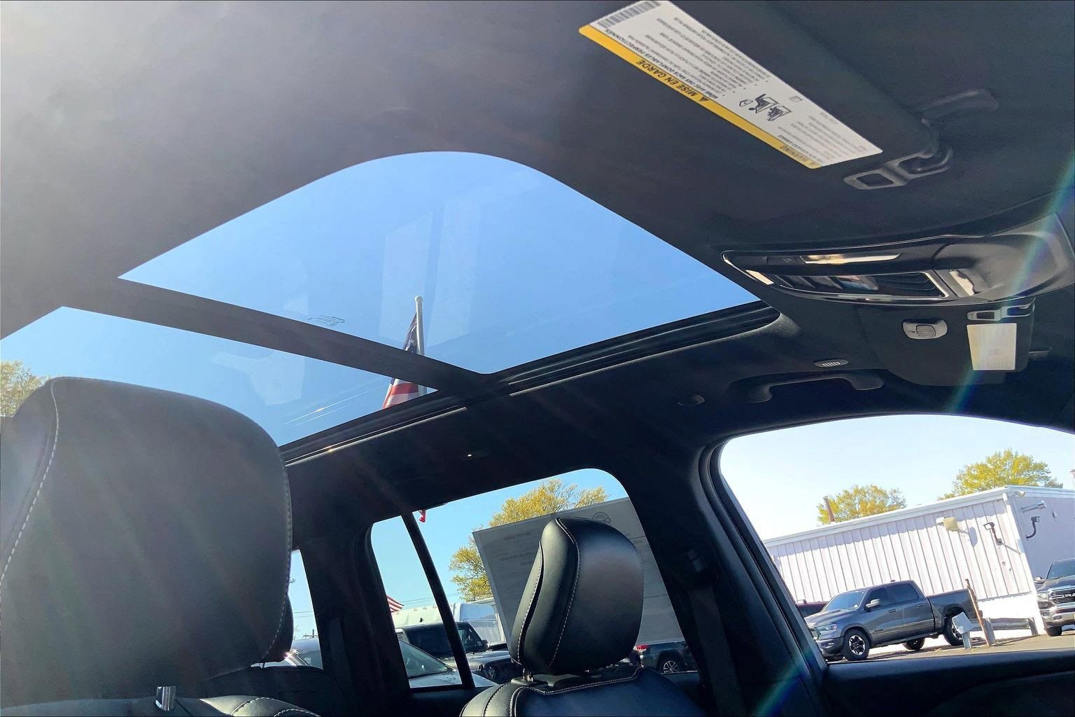 Certified 2025 Jeep Grand Cherokee Limited w/ Black Appearance Package AWD/4WD image 13