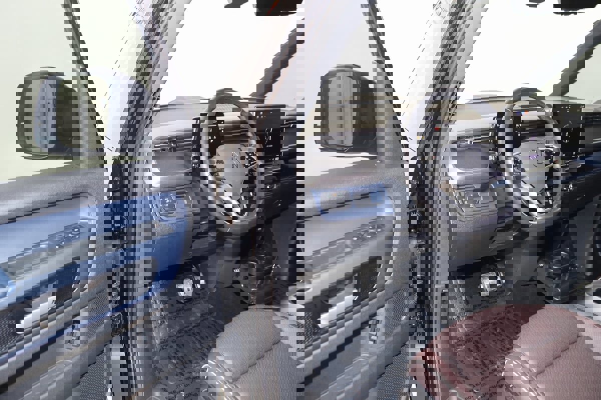 Used 2025 Volkswagen ID. Buzz Pro S image 52