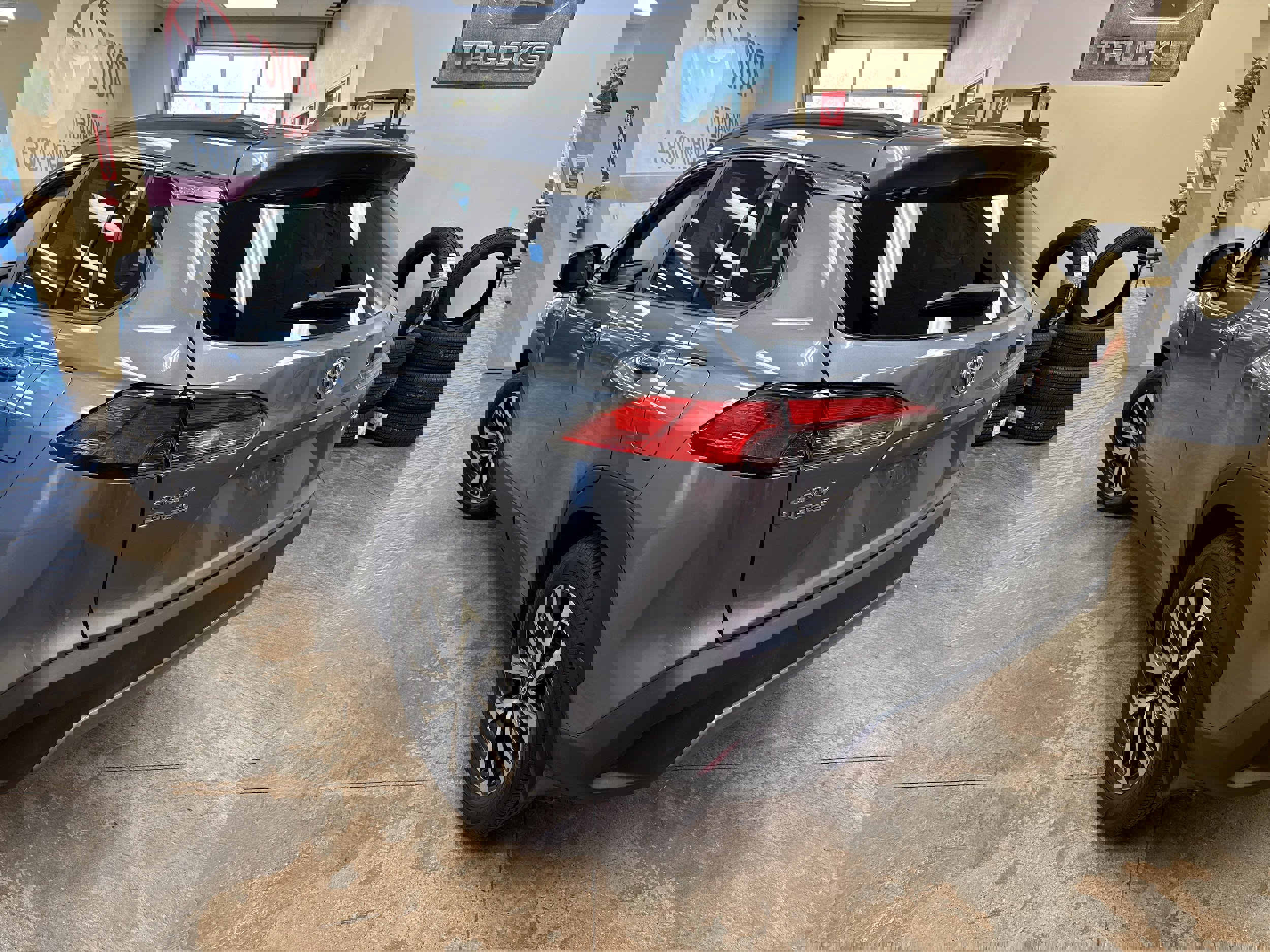 Used 2023 Toyota Corolla Cross XLE w/ Convenience Package image 9