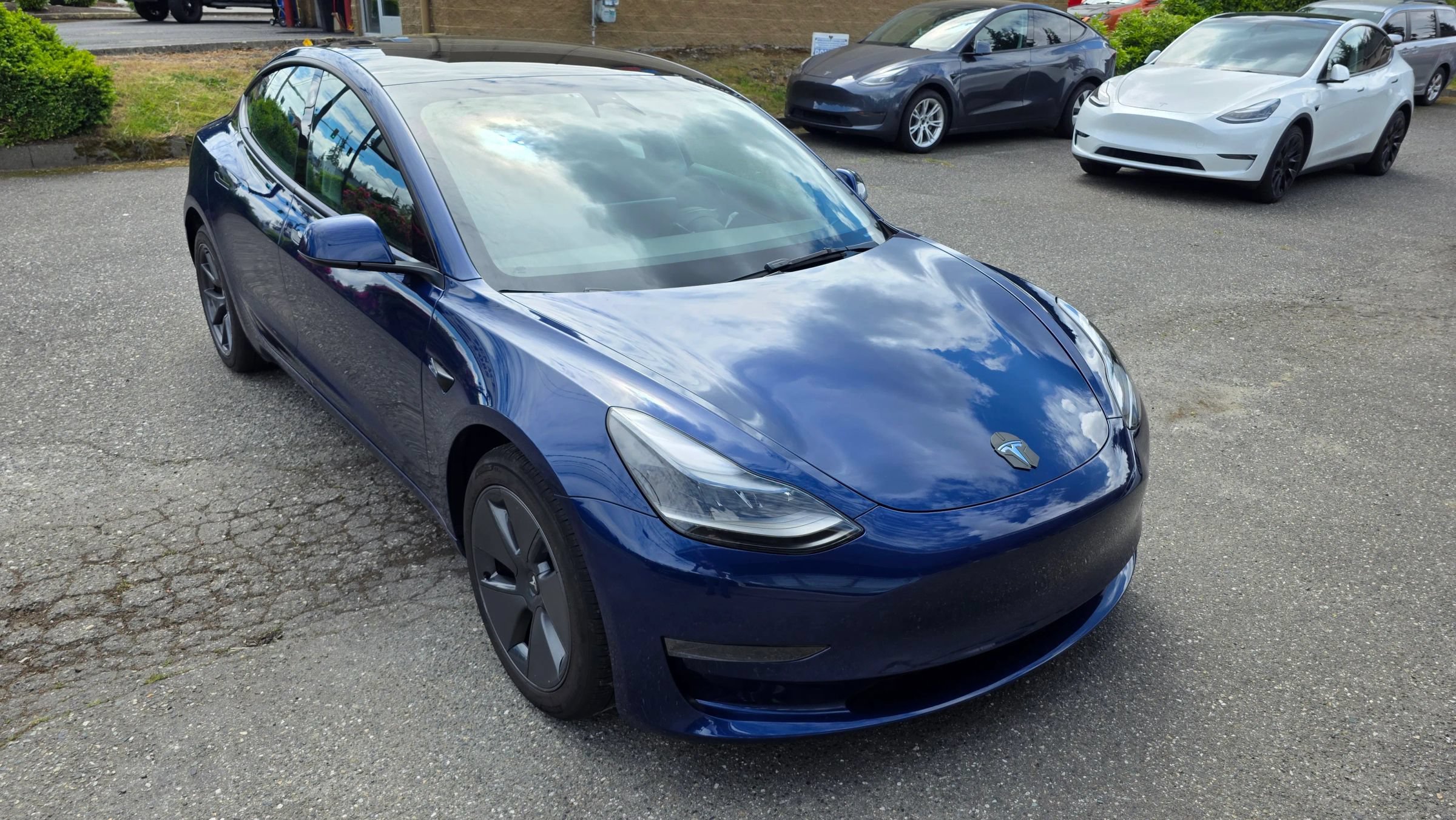 Used 2023 Tesla Model 3 Standard Range RWD image 3