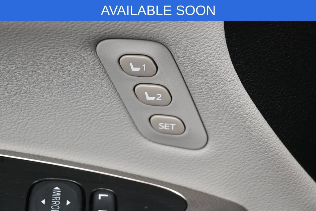 Used 2016 Toyota Avalon Limited w/ Toyota Safety Sense Package FWD image 15
