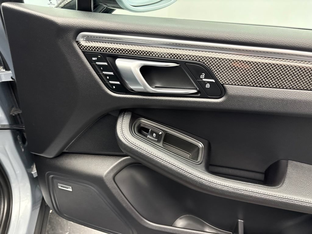 Certified 2023 Porsche Macan AWD/4WD image 24
