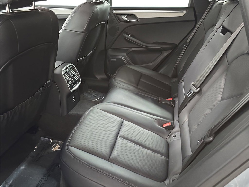 Certified 2025 Porsche Macan image 24