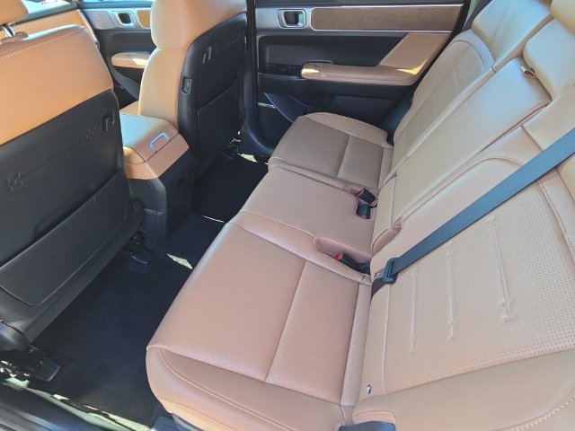 Used 2025 Hyundai Santa Fe Limited FWD image 12
