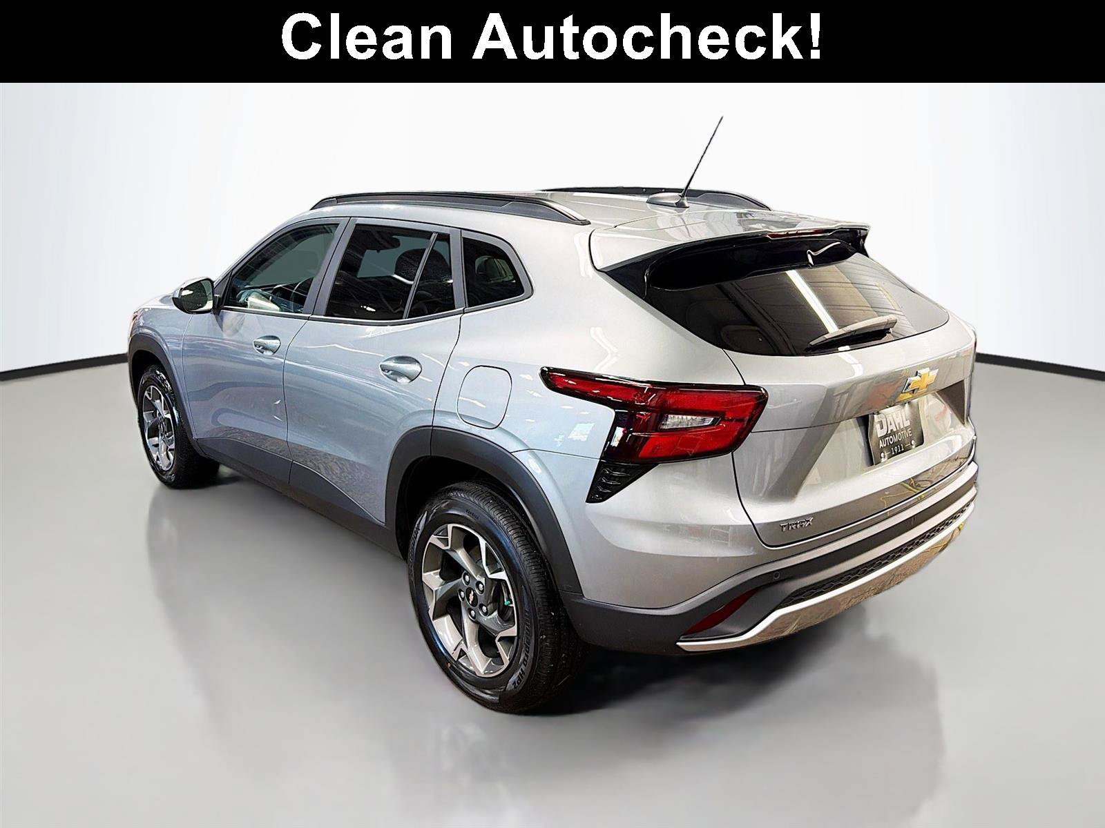 Used 2025 Chevrolet Trax LT w/ Driver Confidence Package FWD image 9