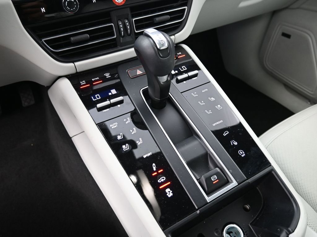 Certified 2022 Porsche Macan S image 23