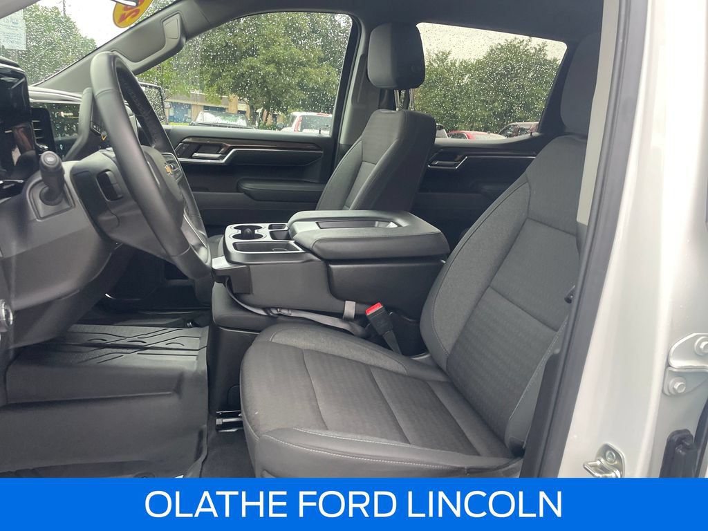 Used 2025 Chevrolet Silverado 1500 LT AWD/4WD image 11