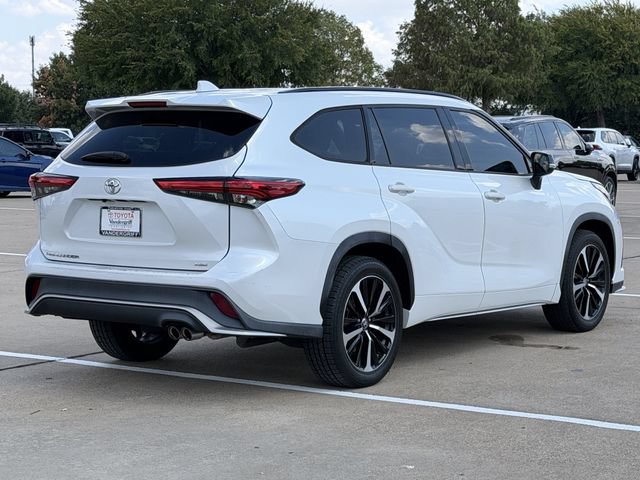 Used 2022 Toyota Highlander XSE FWD image 4