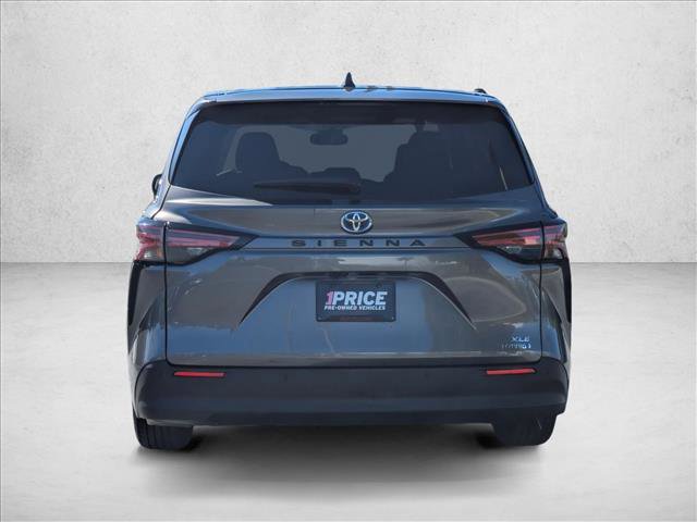 Used 2022 Toyota Sienna XLE image 6