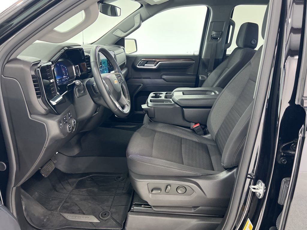 Used 2025 Chevrolet Silverado 1500 LT image 18
