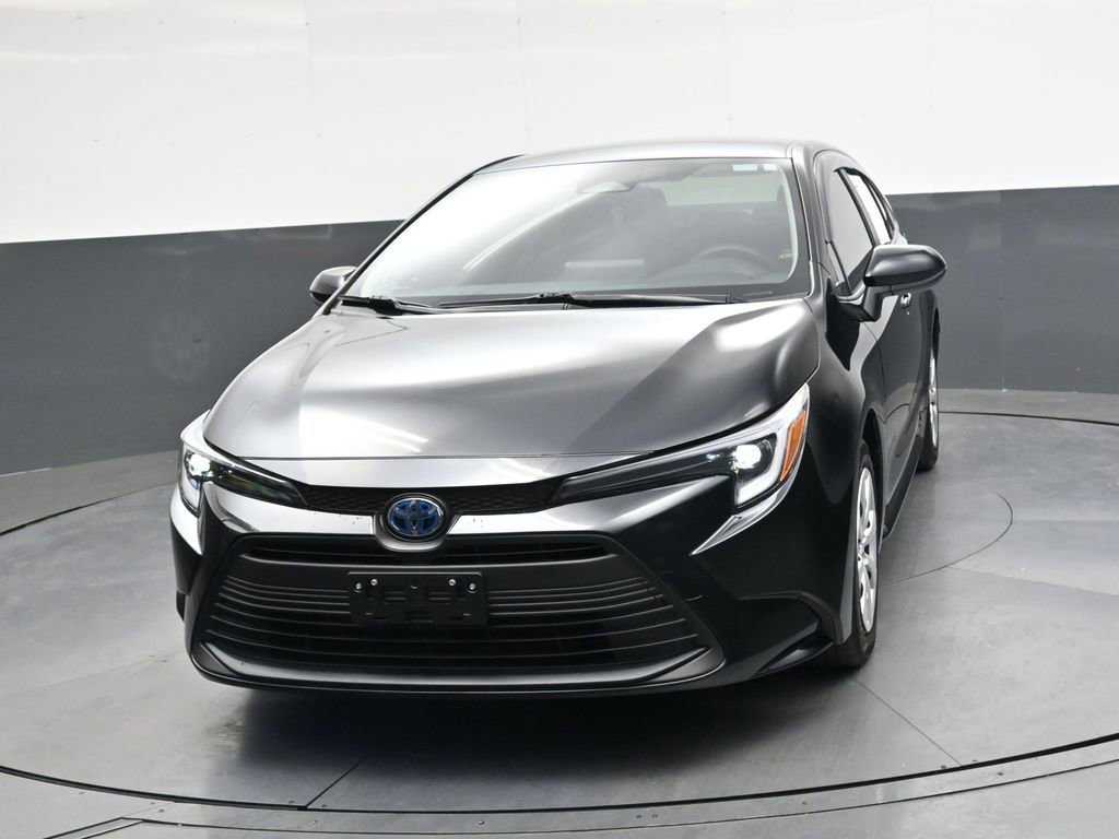 Used 2024 Toyota Corolla LE FWD image 3
